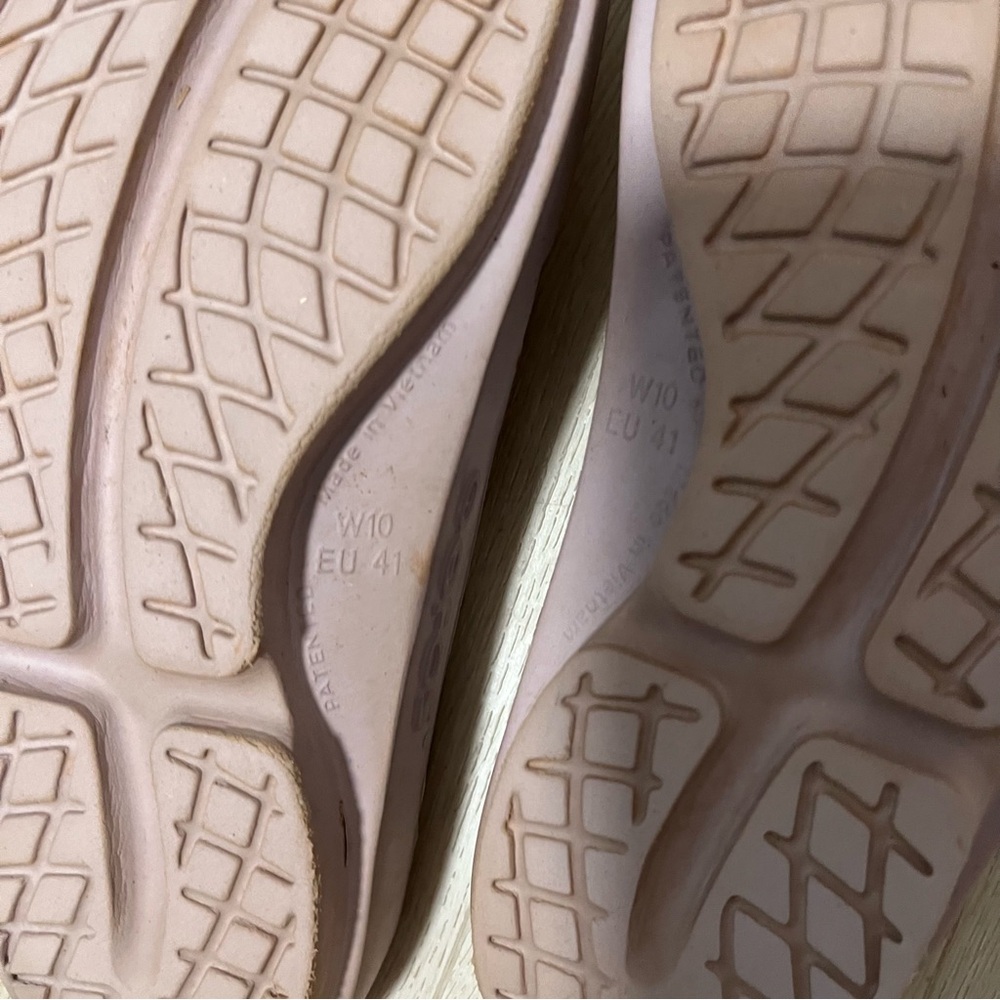 OOFOS Women's Light Purple Sandals - Picture 3 of 3